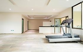 Palmarena Rooms & Residences - Long Stay Comfort With Parking, Sauna, Gym & Pool - Steps From 5Th Avenue